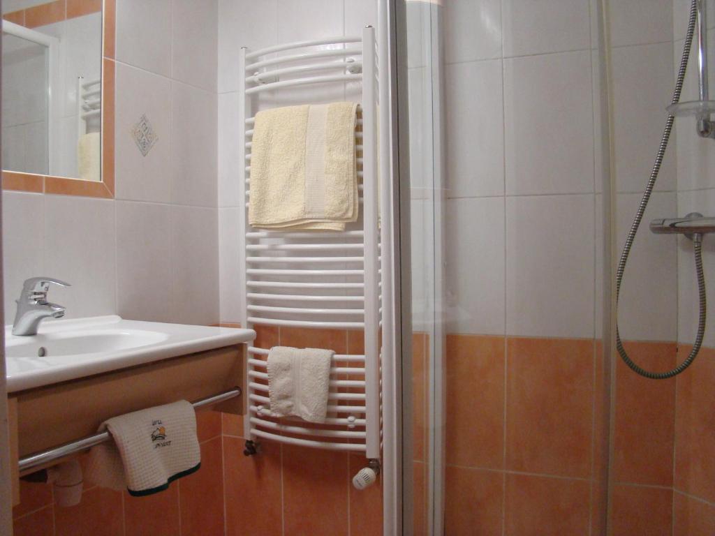 Hotel Du Lion Vert Luxeuil-les-Bains Pokoj fotografie