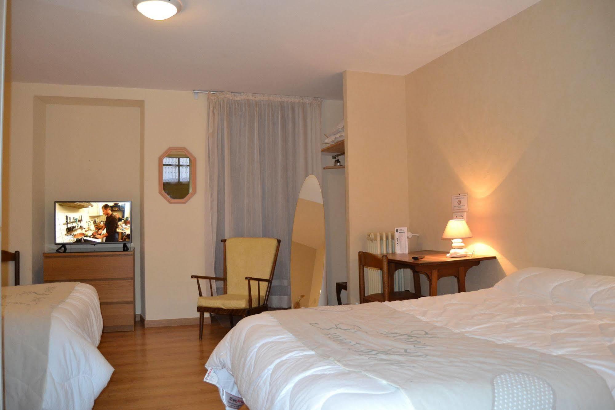 Hotel Du Lion Vert Luxeuil-les-Bains Exteriér fotografie